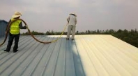 Thi công chống nóng mái tôn nhà xưởng bằng thi công phun pu foam cách nhiệt